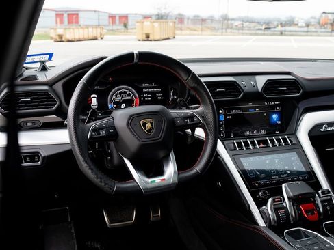 Used 2019 Lamborghini Urus image 27