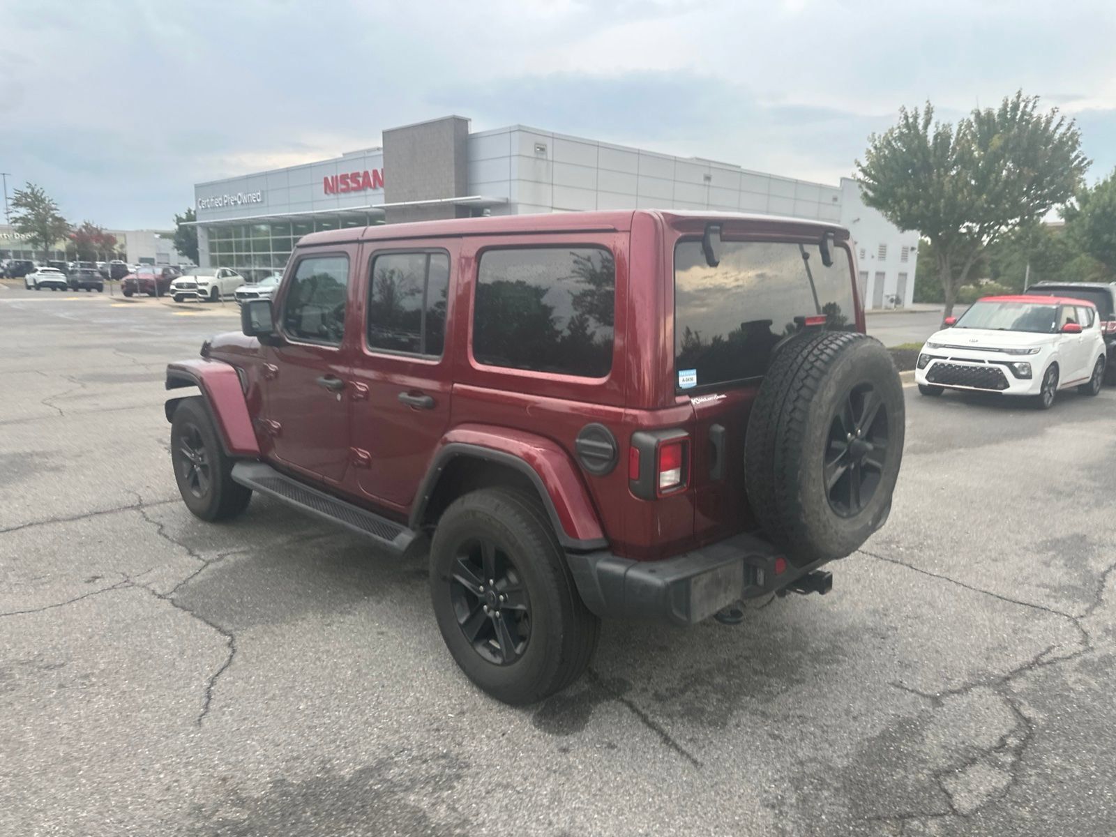 Used 2021 Jeep Wrangler Unlimited Sahara AWD/4WD image 7