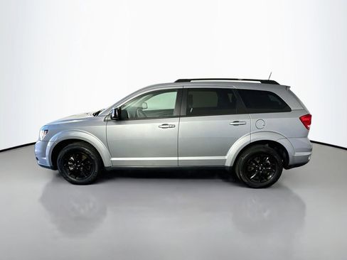 Used 2019 Dodge Journey SE w/ Connectivity Group FWD image 4