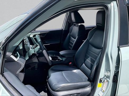 Certified 2021 Toyota RAV4 XLE Premium AWD/4WD image 21