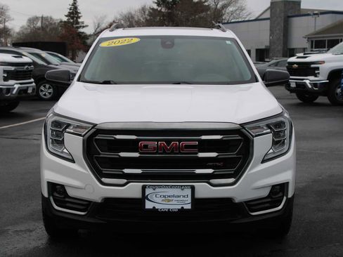 Used 2022 GMC Terrain AT4 image 2