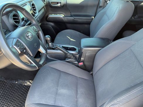 Used 2017 Toyota Tacoma TRD Sport w/ Tow Package image 17