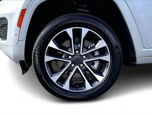 Used 2022 Jeep Grand Cherokee Overland w/ Advanced Protech Group III image 32