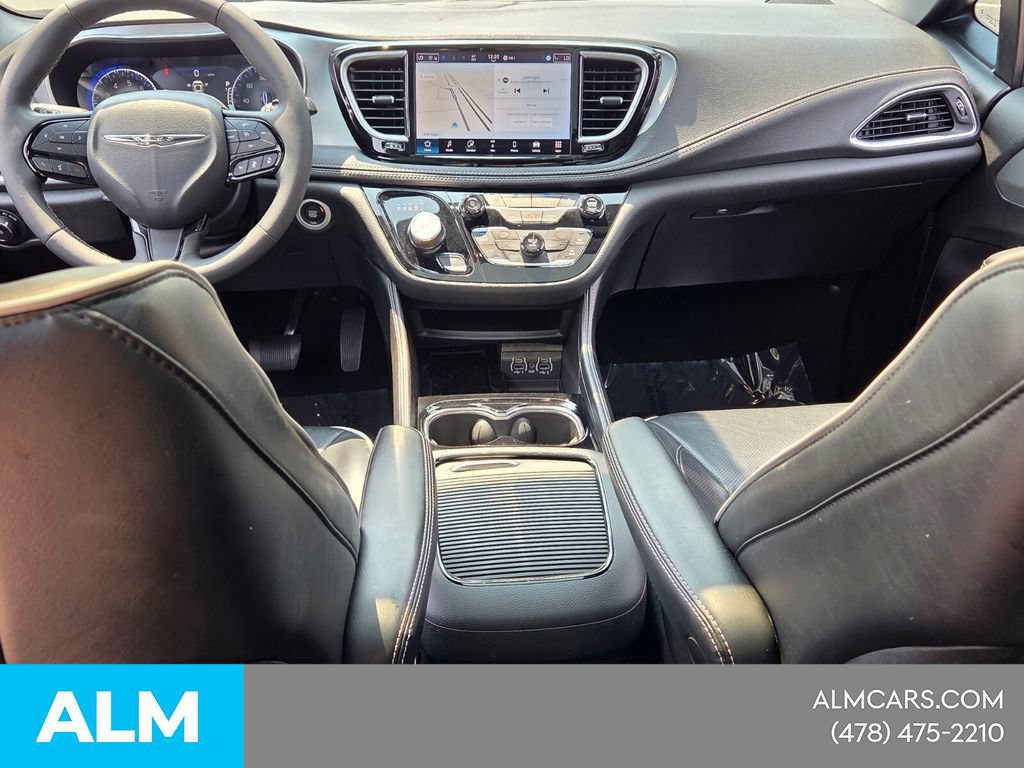 Used 2025 Chrysler Pacifica Limited FWD image 8
