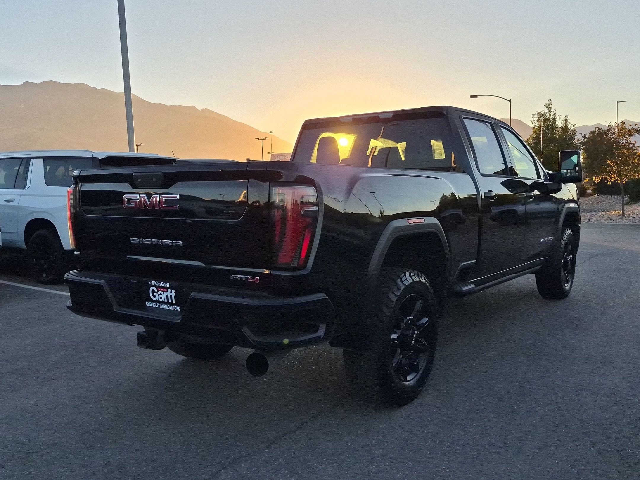 Used 2024 GMC Sierra 2500 AT4 AWD/4WD image 3