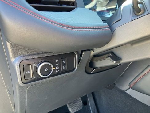 Used 2025 Ford Explorer ST-Line w/ ST-Line Street Pack AWD/4WD image 27