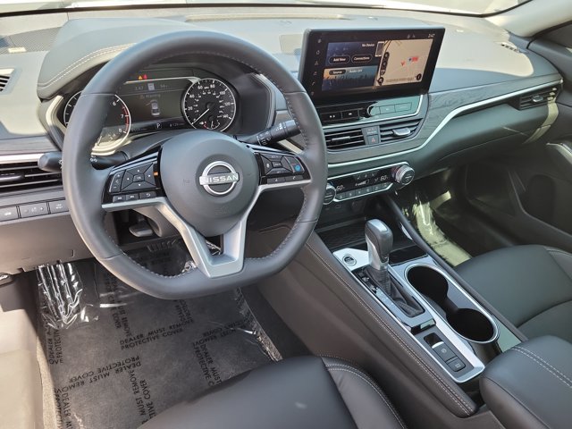 Used 2025 Nissan Altima 2.5 SL FWD image 11