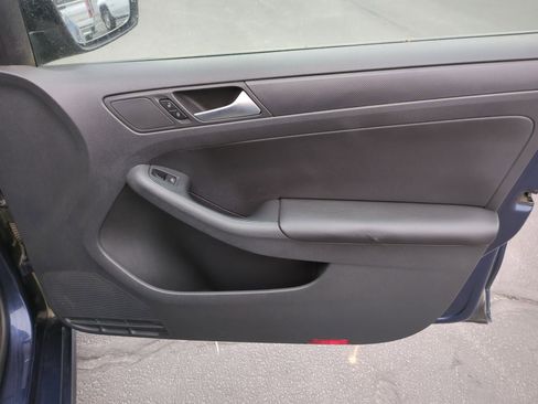 Used 2013 Volkswagen Jetta S image 29