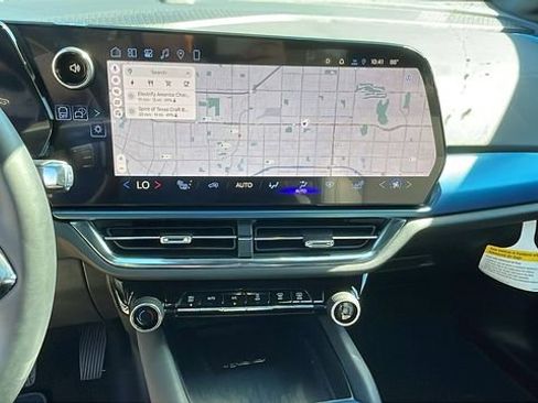 New 2026 Chevrolet Equinox EV LT image 15