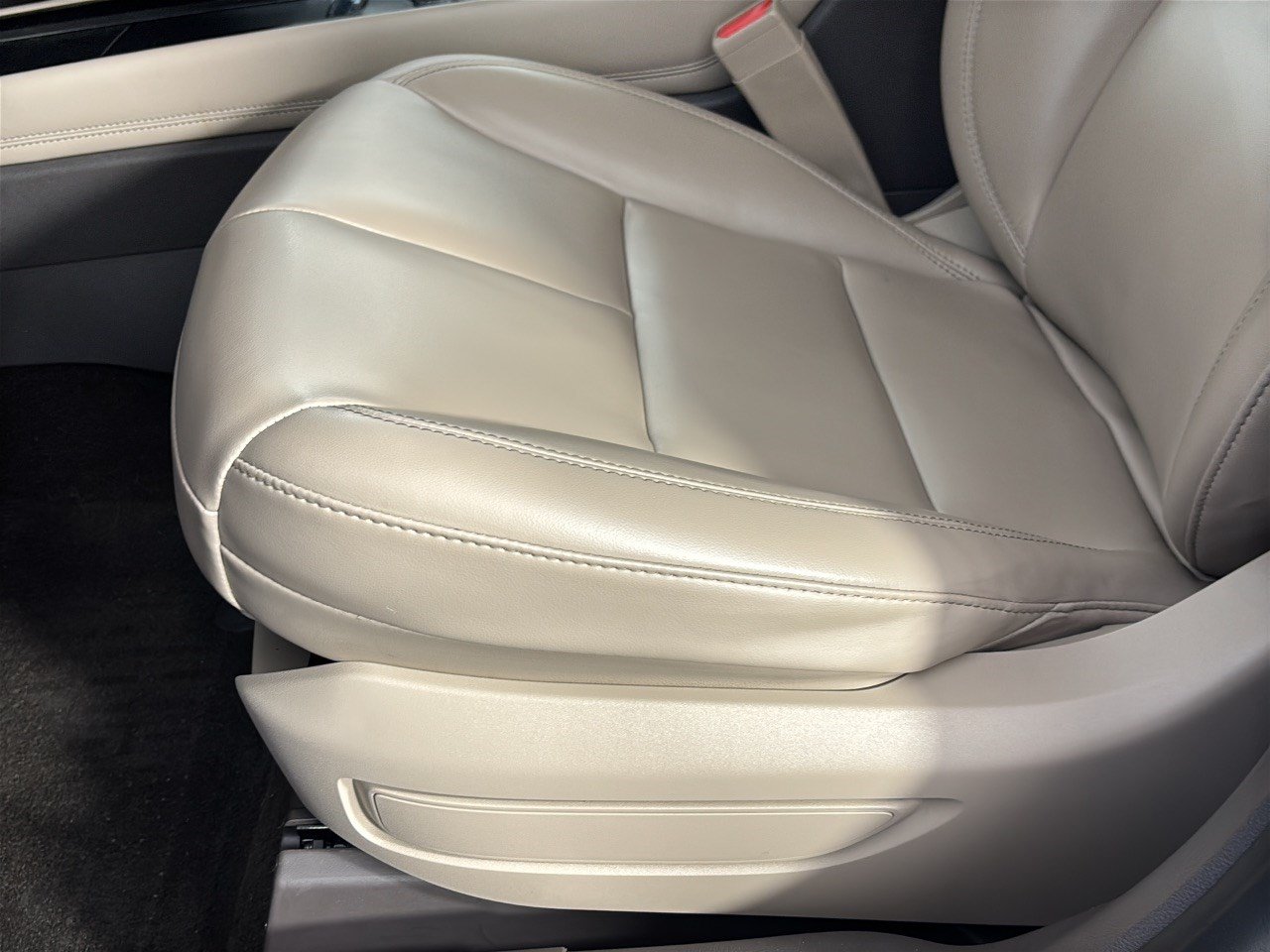 Used 2021 Lincoln Corsair FWD w/ Convenience Package image 16