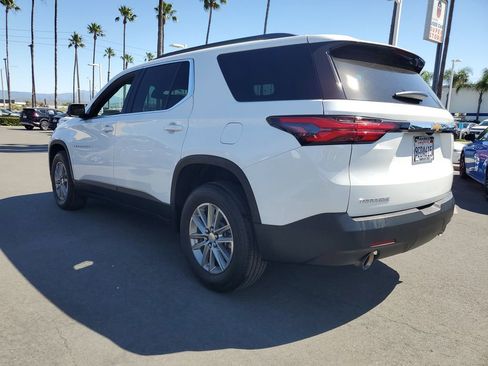 Used 2023 Chevrolet Traverse LT image 3