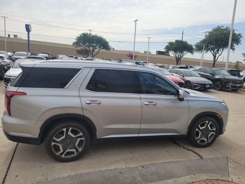 Used 2024 Hyundai Palisade SEL w/ Premium Package FWD image 4