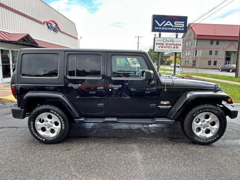 Used 2015 Jeep Wrangler Unlimited Sahara w/ Dual Top Group AWD/4WD image 4