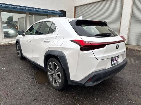 Used 2019 Lexus UX 200 image 3