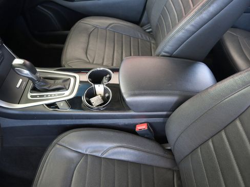 Used 2016 Ford Edge SEL image 35