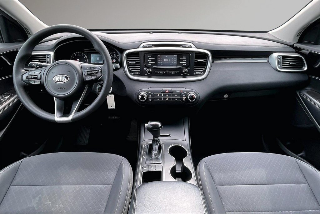 Used 2017 Kia Sorento AWD image 8