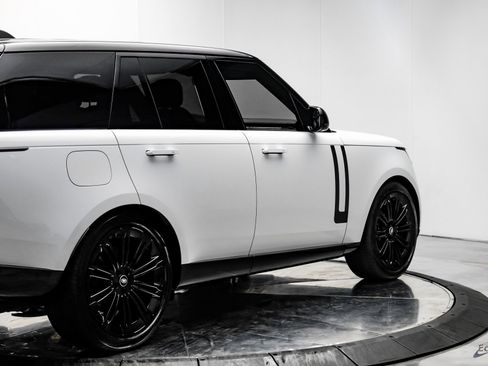 Used 2024 Land Rover Range Rover SE image 14