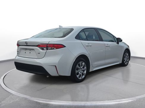 Used 2024 Toyota Corolla LE FWD image 5