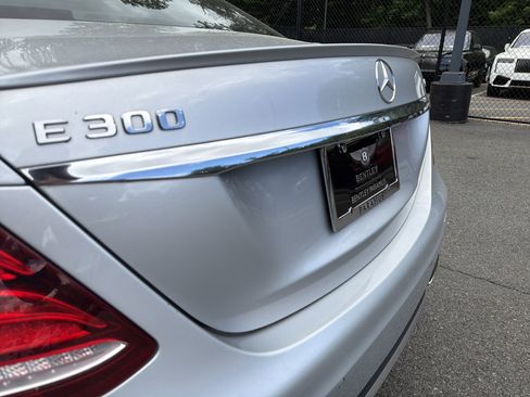Used 2017 Mercedes-Benz E 300 4MATIC image 27