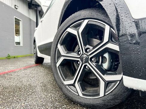 New 2025 Kia Niro EX Touring image 2