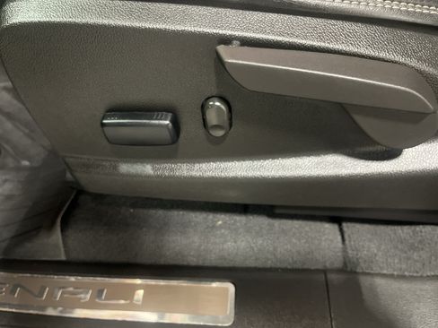 Certified 2022 GMC Canyon Denali AWD/4WD image 34