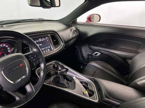 Used 2022 Dodge Challenger SXT w/ Plus Package image 22