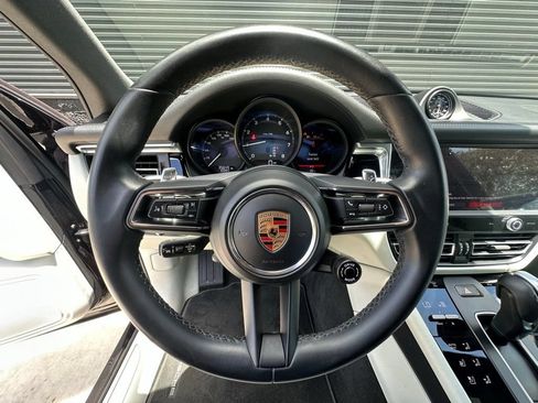 Certified 2023 Porsche Macan AWD/4WD image 23