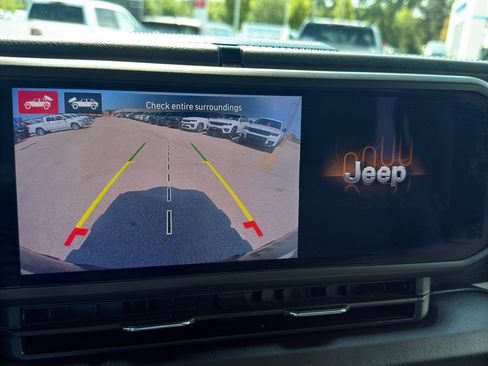 Used 2024 Jeep Wrangler Unlimited Rubicon w/ Technology Group AWD/4WD image 18