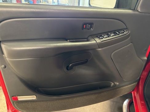 Used 2005 Chevrolet Silverado 2500 LS w/ Heavy-Duty Power Package image 16