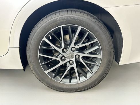 Used 2018 Lexus ES 350 w/ Luxury Package w/Wood Trim FWD image 11