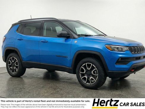 Used 2025 Jeep Compass Trailhawk AWD/4WD image 1