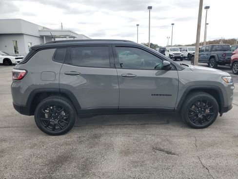 Used 2023 Jeep Compass Altitude image 9