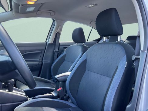 Used 2025 Nissan Versa SV FWD image 11