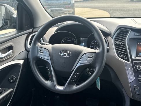Used 2017 Hyundai Santa Fe SE FWD image 22