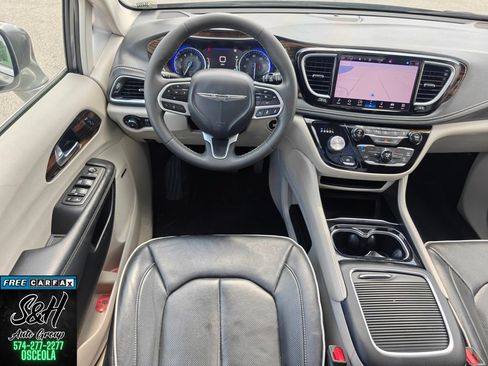 Used 2022 Chrysler Pacifica Limited FWD image 4