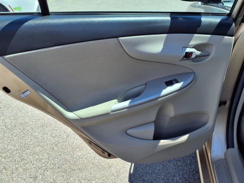 Used 2013 Toyota Corolla LE FWD image 9
