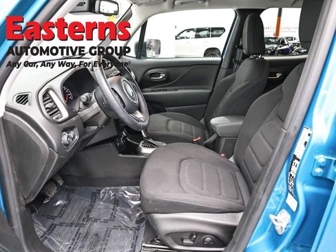 Used 2022 Jeep Renegade Latitude w/ Convenience Group AWD/4WD image 14