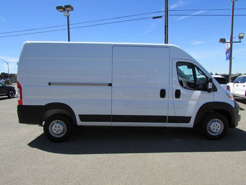 Used 2026 RAM ProMaster 2500 w/ Convenience Group FWD image 6