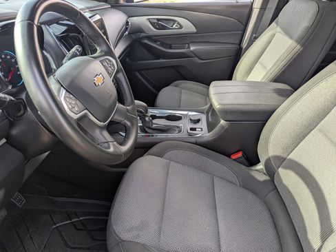 Used 2023 Chevrolet Traverse LT image 11