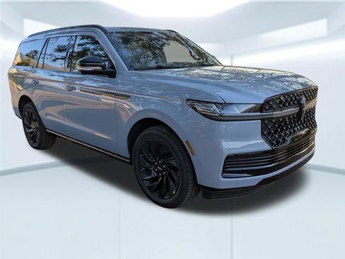 New 2026 Lincoln Navigator Reserve w/ Jet Appearance Package AWD/4WD image 4