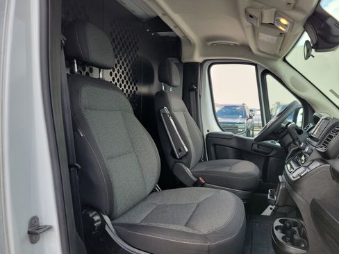Used 2025 RAM ProMaster 2500 w/ U-Haul Equipment Group FWD image 17