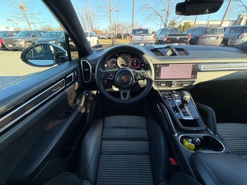 Used 2022 Porsche Cayenne Turbo image 20