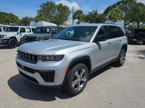 New 2026 Jeep Grand Cherokee Limited RWD image 9