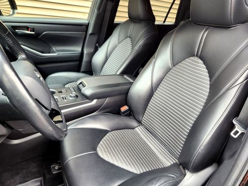 Used 2021 Toyota Highlander XSE image 11