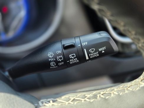 Used 2023 Chrysler Pacifica Touring-L FWD image 37