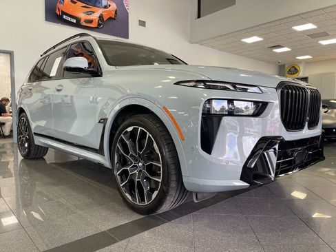 Used 2023 BMW X7 xDrive40i w/ M Sport Package AWD/4WD image 7