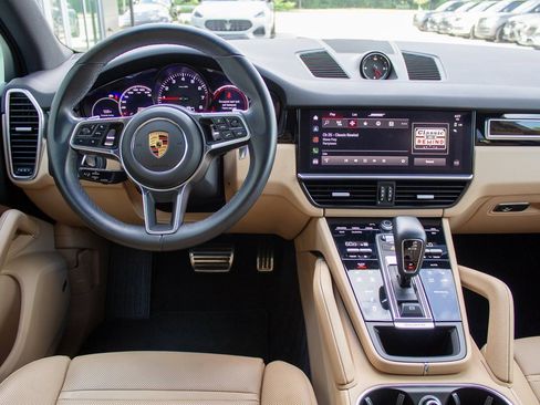 Used 2022 Porsche Cayenne S Platinum image 13