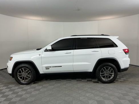 Used 2017 Jeep Grand Cherokee Laredo image 8