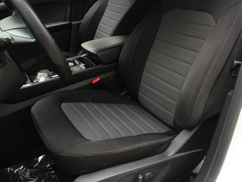 Used 2020 Ford Edge SE FWD image 17