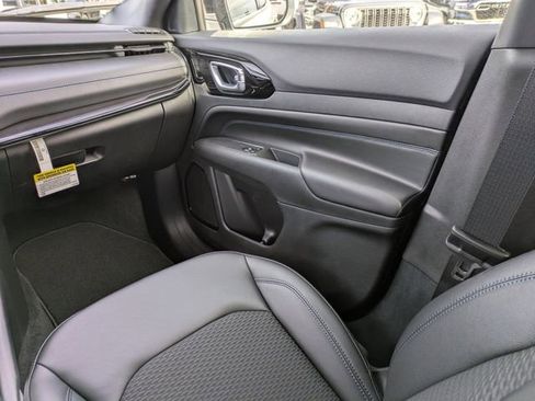 New 2026 Jeep Compass Latitude image 18